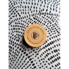Banana Setting Powder von Bellápierre Cosmetics