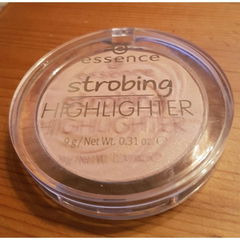 Strobing Highlighter von essence