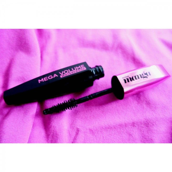 Miss Manga Mega Volume - Waterproof von L'Oréal