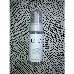 Soft Cleansing Foam mit Manuka-Honig-Extrakt von LVLY Paola Maria by dm