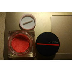 Minimalist Whipped Powder Blush von Shiseido
