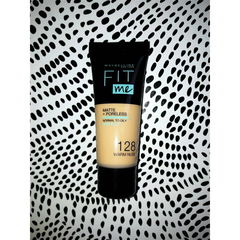 Fit Me! - Matte+Poreless Foundation von Maybelline