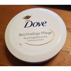 Reichhaltige Pflege Feuchtigkeitscreme by Dove