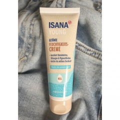 Isana Young - Getönte Feuchtigkeitscreme hell von Isana
