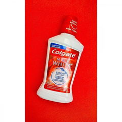 Max White Expert Mundspülung von Colgate