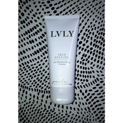 Skin Peeling mit Manuka-Honig-Extrakt von LVLY Paola Maria by dm