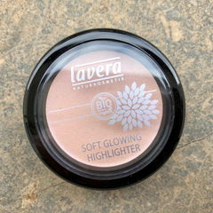 Soft Glowing Highlighter von Lavera