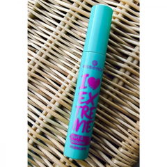 I ♥ EXTREME - Curl & Volume Mascara von essence