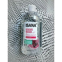 Gesichtswasser mit Rosenwasser von Isana