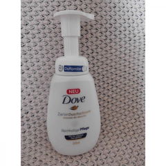 Zarter Duschschaum Reichhaltige Pflege von Dove