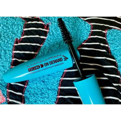 Volume On Demand Waterproof Mascara von Manhattan