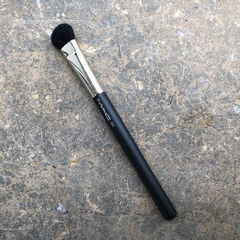 #227 Large Fluff Brush