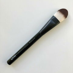 07 Pro Brush Flat Foundation von NYX