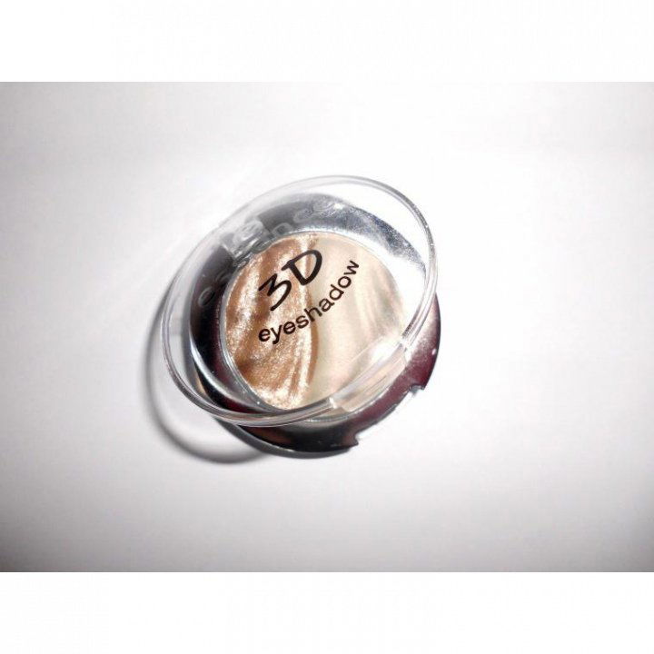 3D eyeshadow von essence