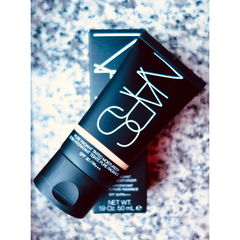 Pure Radiant Tinted Moisturizer von NARS