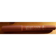 Velvet Stick Matt Lip Colour von essence