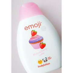 Bodylotion #strawberry cake von emoji