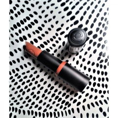 Ultra Last Instant Colour Lipstick von essence