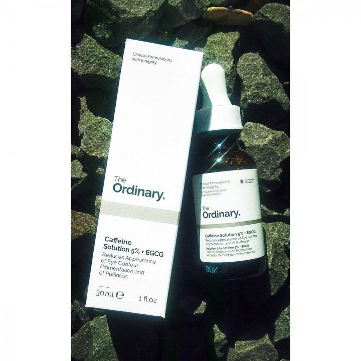 Caffeine Solution 5% + EGCG von The Ordinary. Caffeine Solution 5% + EGCG von The Ordinary.