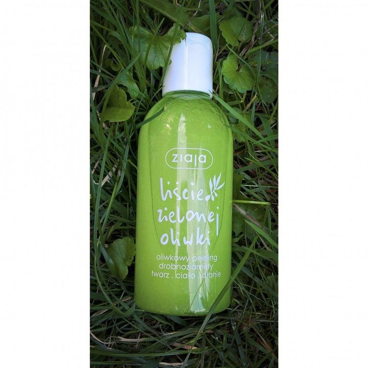 Olive leaf Feinkörniges Peeling für Gesicht und Körper von Ziaja