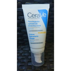 Feuchtigkeitsspendende Gesichtscreme SPF 25 von CeraVe