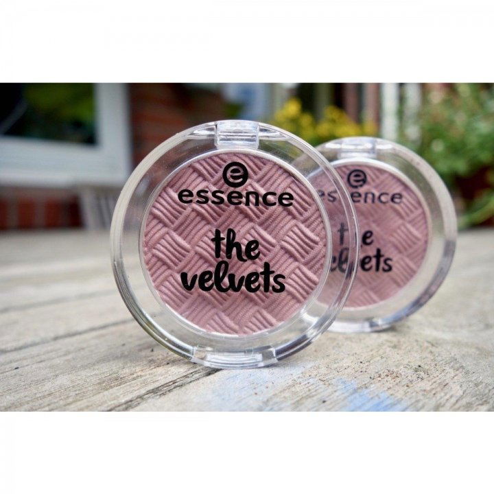 the velvets eyeshadow von essence the velvets eyeshadow von essence