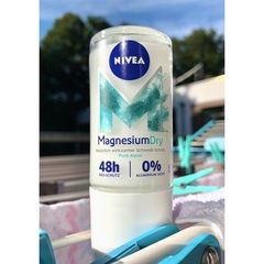 Magnesium Dry Pure Aqua Deo Roll On von Nivea