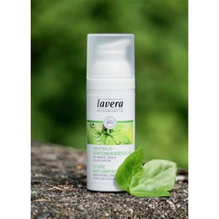Hautbildverfeinerndes Fluid von Lavera