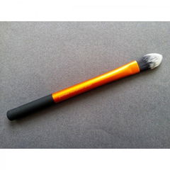 Base Pointed Foundation Brush von Real Techniques