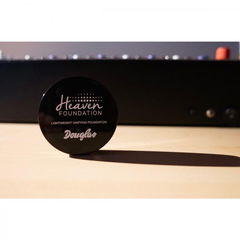 Heaven Foundation Lightweight Unifying Foundation von Douglas Collection