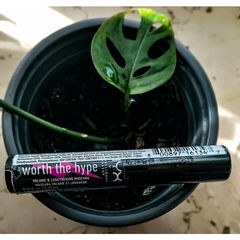 Worth The Hype Volumizing & Lenghtening Mascara von NYX