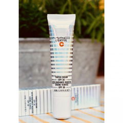 Lightful C Tinted Cream SPF 30 with Radiance Booster von M·A·C