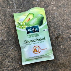 Badekristalle mit Pflegeöl - Schmeichelnd - Avocado-Öl von Kneipp