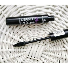 24ever - Defined Volume Mascara von essence