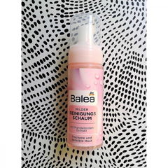 Milder Reinigungsschaum mit Mandelblüten-Extrakt von Balea
