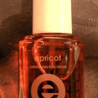 Apricot Cuticle Oil von essie