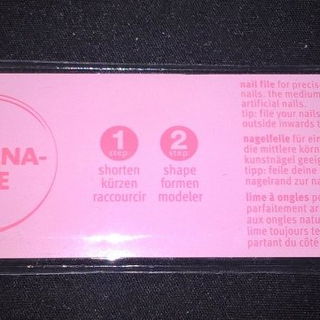 studio nails - Banana-File - essence