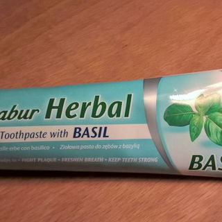 Herbal Toothpaste with Basil von Dabur