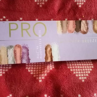 Pro - Lavender Breeze Slim Eyeshadow Palette von Catrice Cosmetics