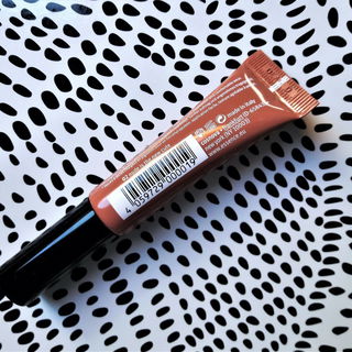 Colour Boost - Vinylicious - Liquid Lipstick - essence