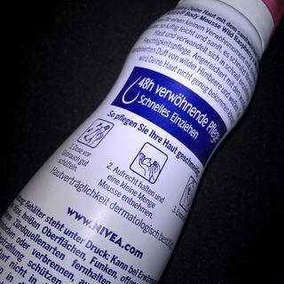 Body Mousse - Wild Raspberry & White Tea - Nivea