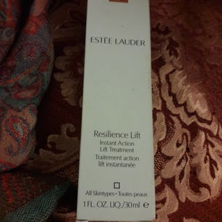 Resilience Lift - Instant Action Lift Treatment - Estée Lauder