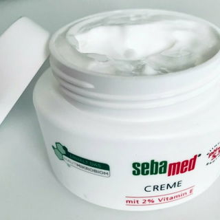 Creme mit 2% Vitamin E von Sebamed