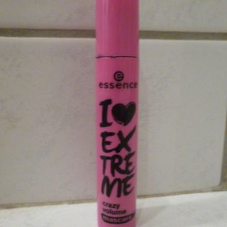 I ♥ EXTREME - Crazy  Volume Mascara von essence
