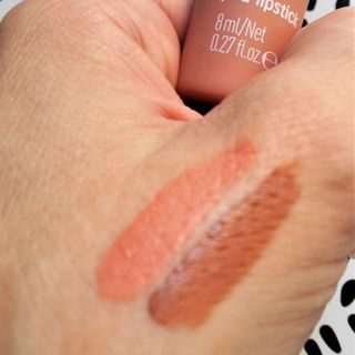 Colour Boost - Mad About Matte - Liquid Lipstick - essence