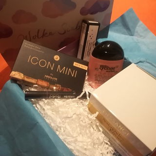 Wolke Sieben (Februar 2018) von Glossybox