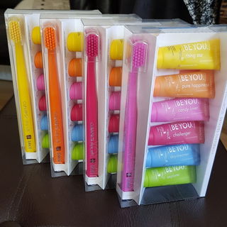 Wie süß sind die denn? Mit den bunten Zahnbürsten dran mag man sie gar nicht mehr hergeben.