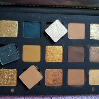 Depotten nur mit den Fingern, egal wie schlecht die Nägel sind. Ein Traum wird wahr mit dieser Palette.