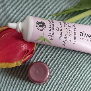 Clear Beauty - Getönte Tagescreme von alverde