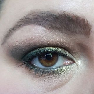 Bottlegreen, antique Olive und true gold ausgeblendet mit smoky quartz und satin skin
